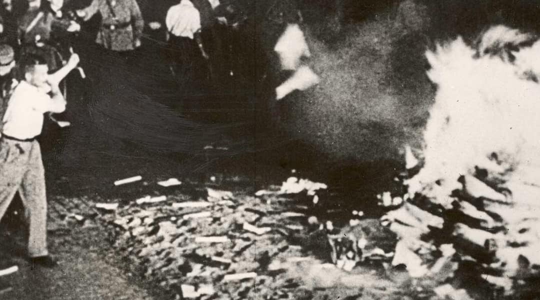 Berlin, 10. Mai 1933: Öffentliche Bucherverbrennung auf dem Opernplatz – Ein dunkles Kapitel der deutschen Geschichte