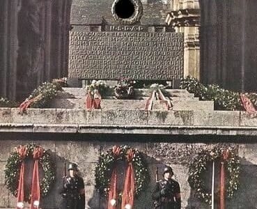 Westdeutschland nach dem Zweiten Weltkrieg: 25 Farbschnappschüsse zeigen Straßenszenen aus München Anfang der 1950er Jahre