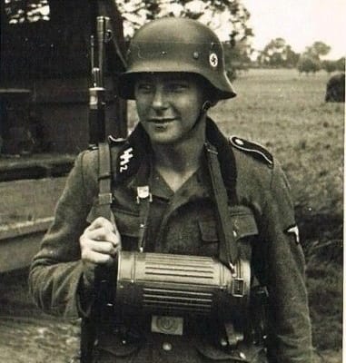 Selten gesehene Farbfotos der Folgen der Schlacht von Dunkirchen im Jahr 1940.