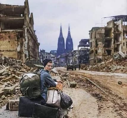 Hochseil-Zirkusartisten am Heumarkt, Köln, 1946