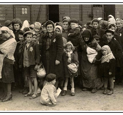 13 faszinierende kolorierte Fotos von Flüchtlingen während des Zweiten Weltkriegs