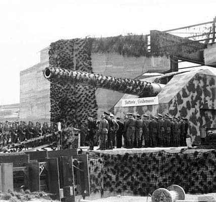 Deutsche Soldaten haben Spaß bei der Batterie Lindemann