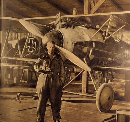 Manny Lt. Ernst Udet vor seiner Albatros D-V_L