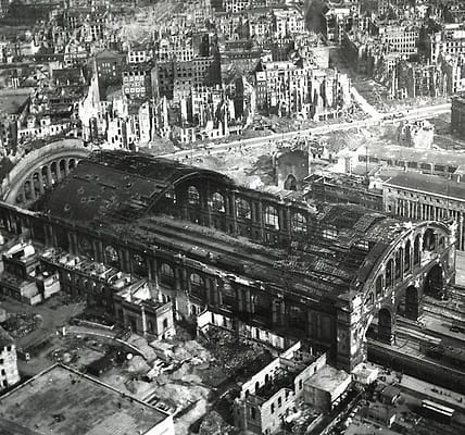 60 Vintage-Fotos des zerstörten Berlins im Jahr 1945.