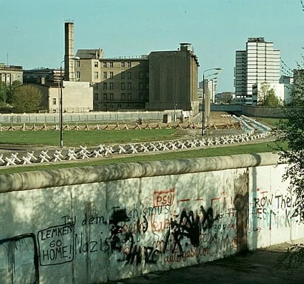 Diese Fotos zeigen den Alltag an der Berliner Mauer, 1985-1986.
