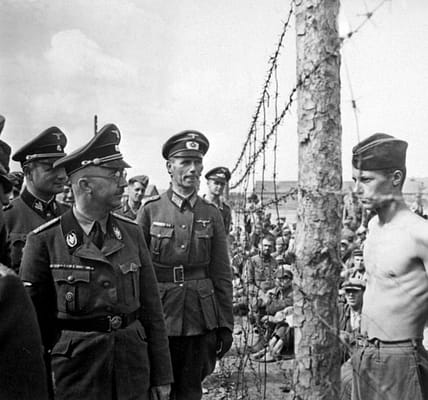 Der Widerstand: Himmler und ein Gefangener in einen Starrwettbewerb verwickelt, 1941