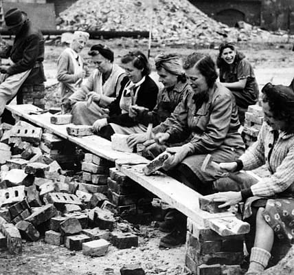 Heldinnen in Trümmern – Der stille Wiederaufbau Deutschlands durch mutige Frauen.H – Daily News