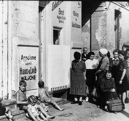 Hunger, Hoffnung und ein Eimer Sand – Deutschland 1945 zwischen Trummern und Neubeginn