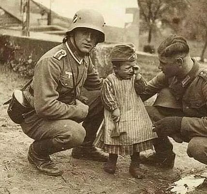 Historische Fotos deutscher Kriegsgefangener in Norwegen, 1945.