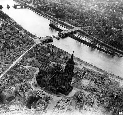 Frankfurt im Mai 1945 – Zwischen Trummern, Besatzung und Neubeginn