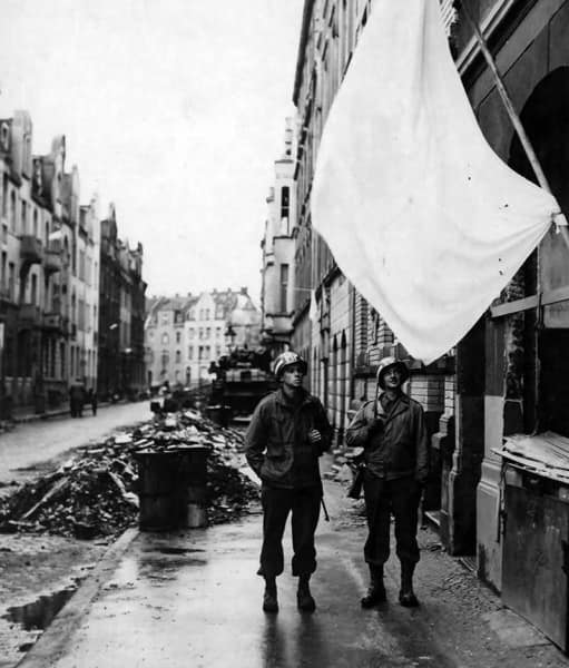 Der Untergang Deutschlands im Zweiten Weltkrieg in 30 Bildern