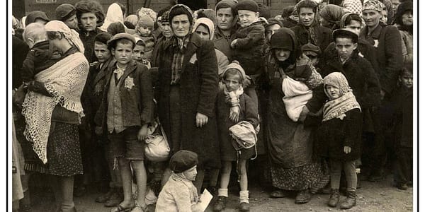 13 faszinierende kolorierte Fotos von Flüchtlingen während des Zweiten Weltkriegs