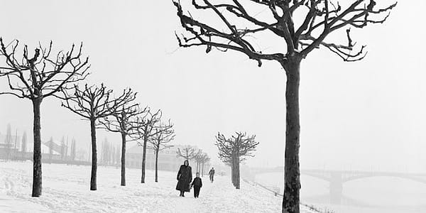 31 atemberaubende Schwarzweißfotos von Europa in den Fünfzigern durch die Linse eines Soldaten