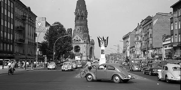 Faszinierende Vintage-Fotos: Berlin im Sommer 1957 in 32 Bildern