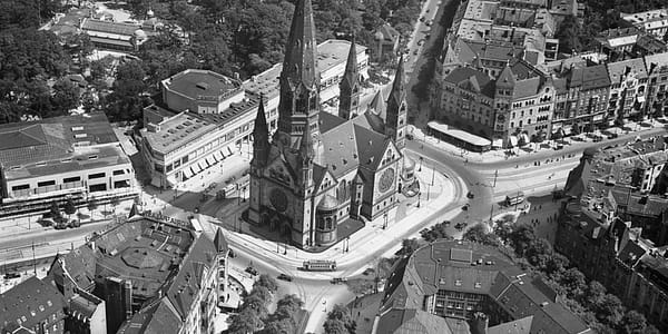Beeindruckende Fotografien zeigen das Straßenleben im Berlin der 1930er Jahre.