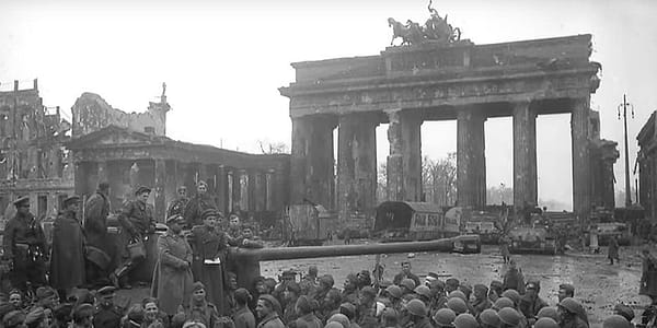 Das Brandenburger Tor im Wandel der Zeit: Damals vs. Heute – Entdecke die Geschichte hinter dem Wahrzeichen!