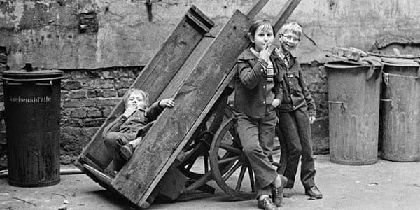 25 faszinierende Vintage-Fotografien fangen den Alltag im Ostberlin der 1970er und 1980er Jahre ein