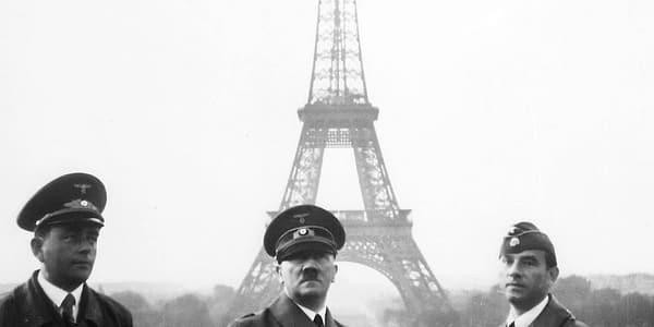 Fotografien von Hitlers triumphalem Einzug in Paris, 1940.