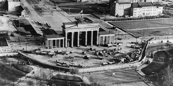 Ein einzigartiger Blick auf die Stadt im Umbruch – Geschichten, Gesichter und Momente einer sich wandelnden Metropole.