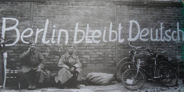60 Vintage-Fotos des zerstörten Berlins im Jahr 1945.