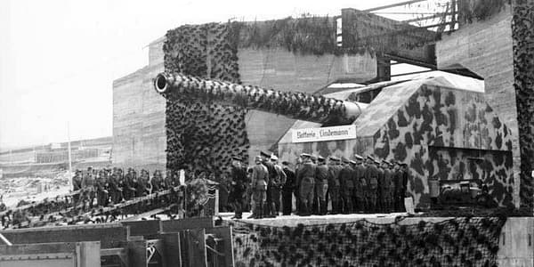 Deutsche Soldaten haben Spaß bei der Batterie Lindemann