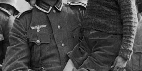 Ein deutscher Soldat und sein Sohn, 1940