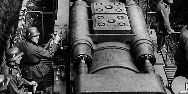 Deutsche Eisenbahnkanone im Einsatz – Ein gigantisches Kriegsinstrument auf Schienen!