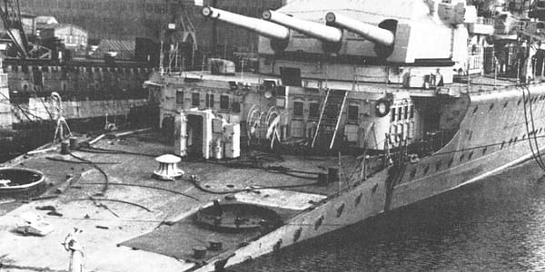 Schwerer Kreuzer Lutzow im Kieler Hafen beschädigt, 1940