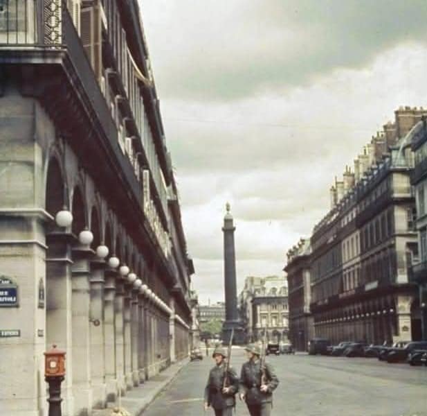 Seltene Farbfotos des deutsch besetzten Paris während des Zweiten Weltkriegs, 1940er Jahre